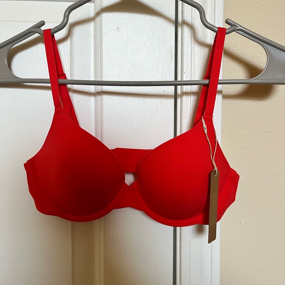 Skims Fits Everybody T-Shirt Demi Bra - Picture 2 of 5